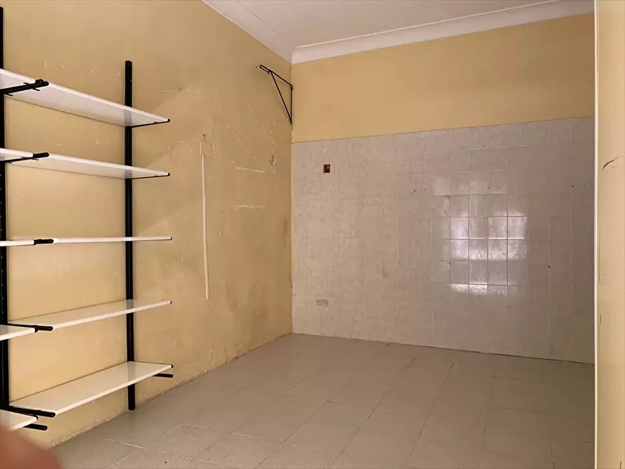 Immagine 3 di Locale commerciale in vendita  in Via C. De Lollis, 11 a Chieti