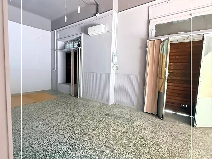 Immagine 7 di Locale commerciale in affitto  in via diego peluso 24 a Taranto