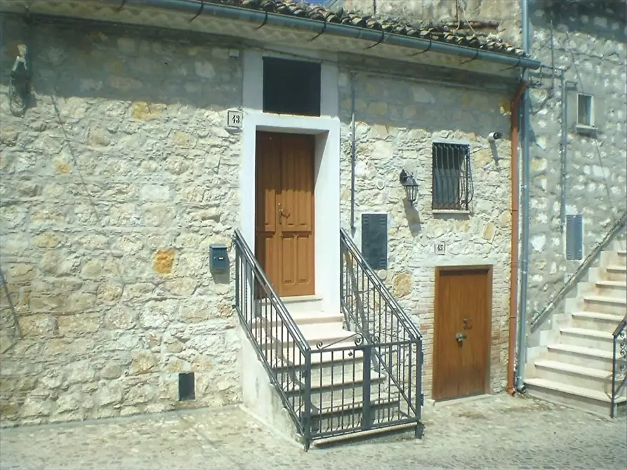 Immagine 1 di Casa indipendente in vendita  a Bovino