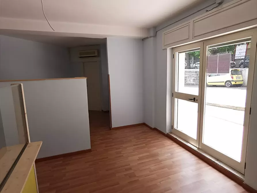 Immagine 4 di Locale commerciale in affitto  in Via Brigata Maiella a Chieti