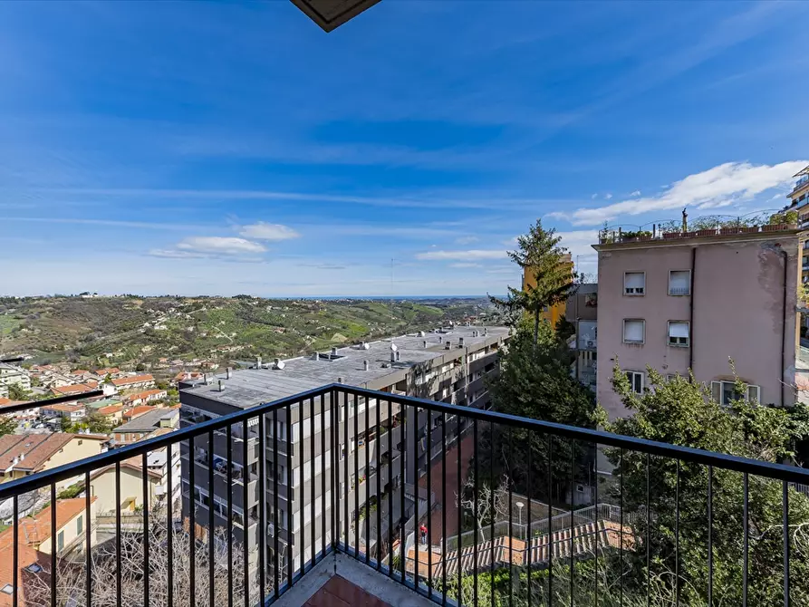 Immagine 25 di Appartamento in vendita  in Via Federico Salomone, 3 a Chieti