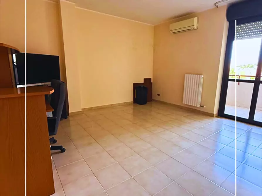 Immagine 18 di Appartamento in vendita  in piazza pertini 19 a Taranto