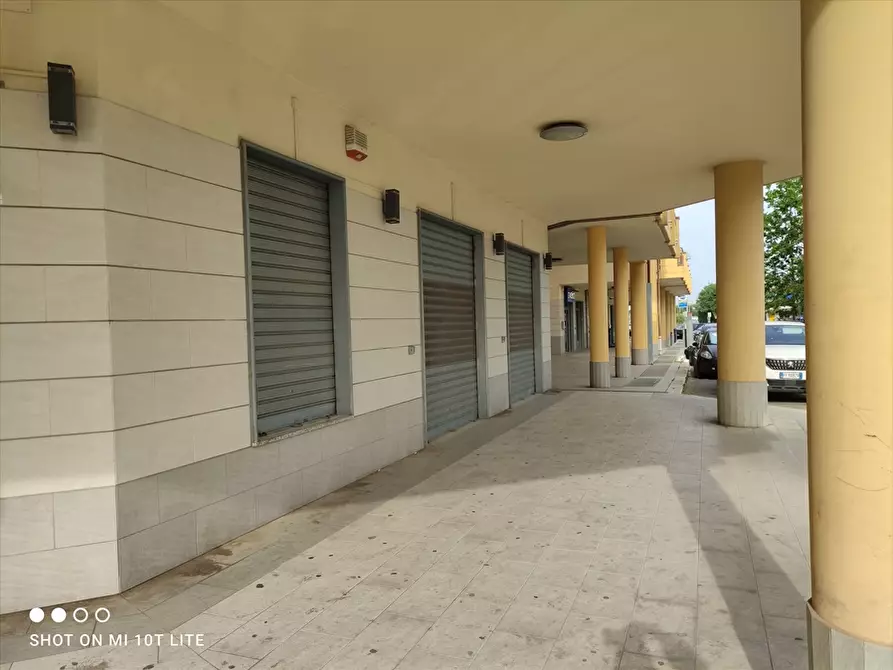 Immagine 1 di Locale commerciale in affitto  a Cerignola