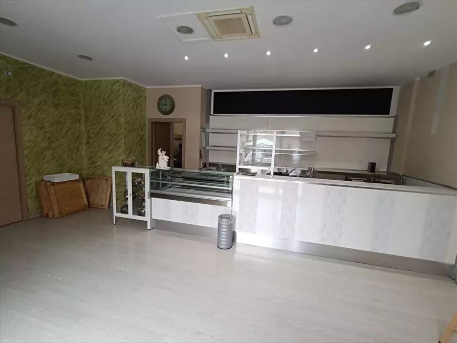 Immagine 8 di Locale commerciale in affitto  in Via Ortona a Chieti