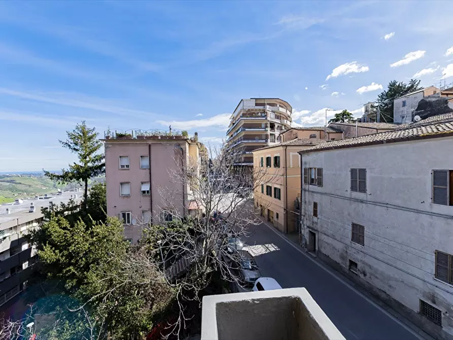 Immagine 22 di Appartamento in vendita  in Via Federico Salomone, 3 a Chieti