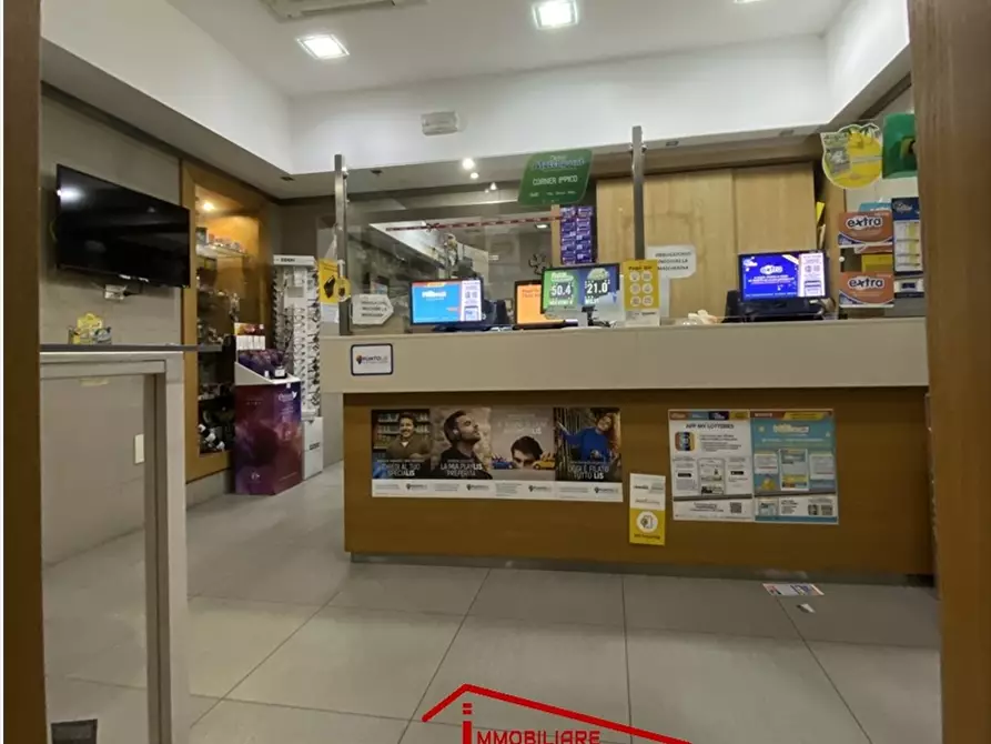 Immagine 5 di Tabaccheria in vendita  a Taranto