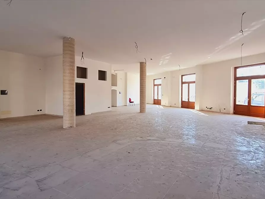 Immagine 3 di Locale commerciale in vendita  in Via Cesare Battisti a Modugno