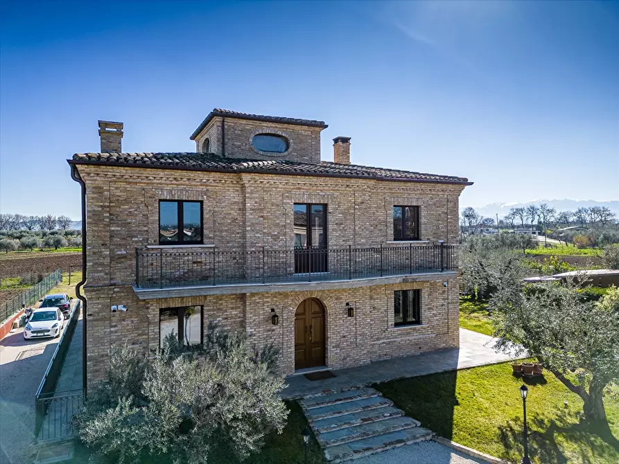 Immagine 2 di Villa in vendita  in Via Di Luzio a Cepagatti