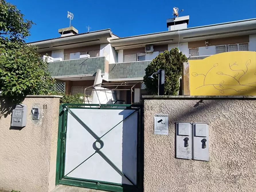 Immagine 2 di Villetta a schiera in vendita  in Via delle bougainvillae 11 a Anzio
