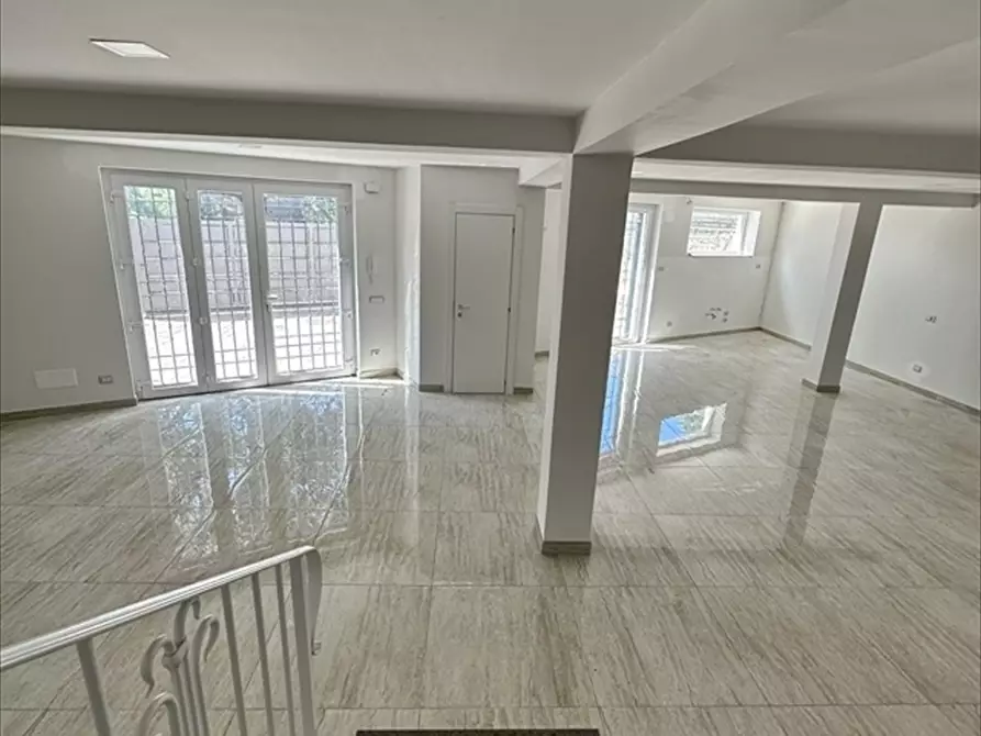 Immagine 21 di Villa in vendita  in via odino a Anzio