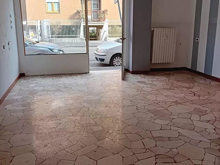 Immagine 1 di Negozio in vendita  a Milano