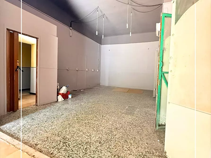 Immagine 2 di Locale commerciale in affitto  in via diego peluso 24 a Taranto