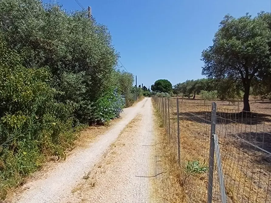 Immagine 5 di Garage in vendita  in  Sorso Badde Fustiggiu 