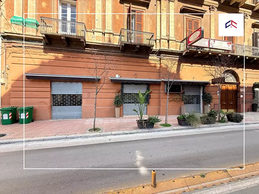Immagine 2 di Locale commerciale in vendita  in CORSO UMBERTO 51 a Taranto