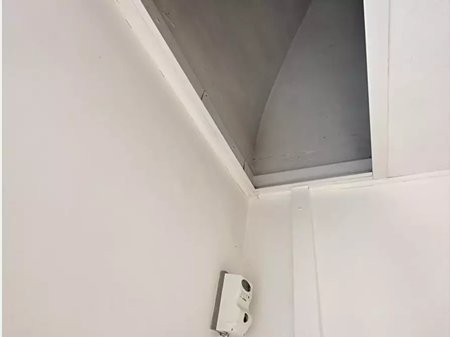 Immagine 8 di Locale commerciale in vendita  in via dante 104 a Taranto