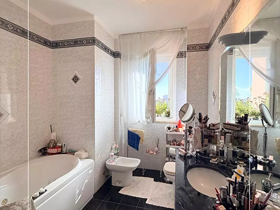 Immagine 28 di Appartamento in vendita  in via scoglio del tonno 51 a Taranto