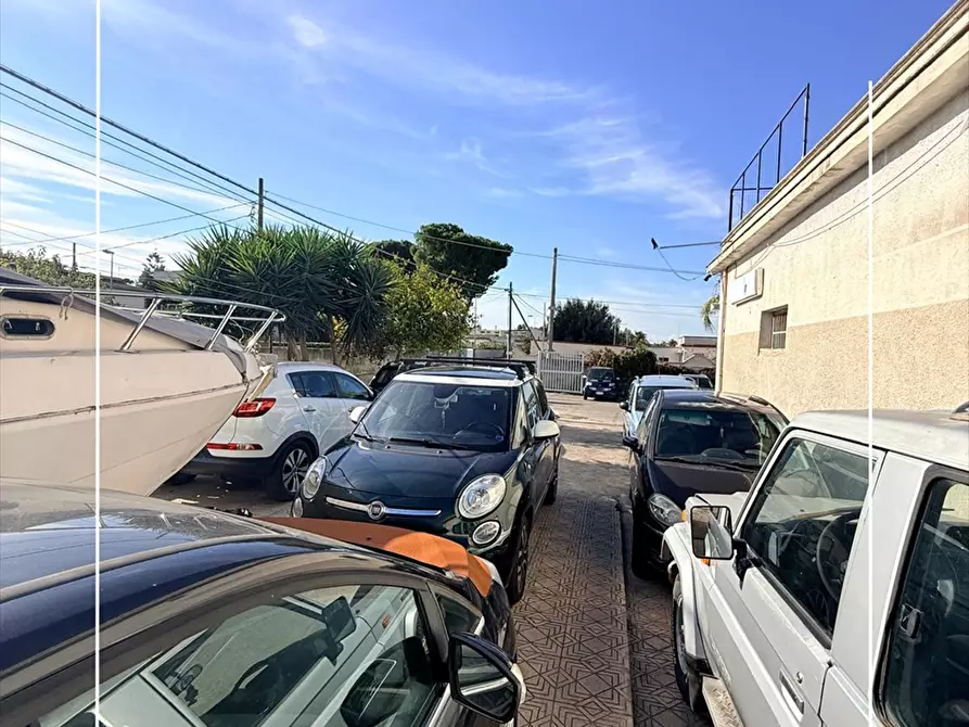 Immagine 3 di Laboratorio in affitto  in via bucaneve 20 a Taranto