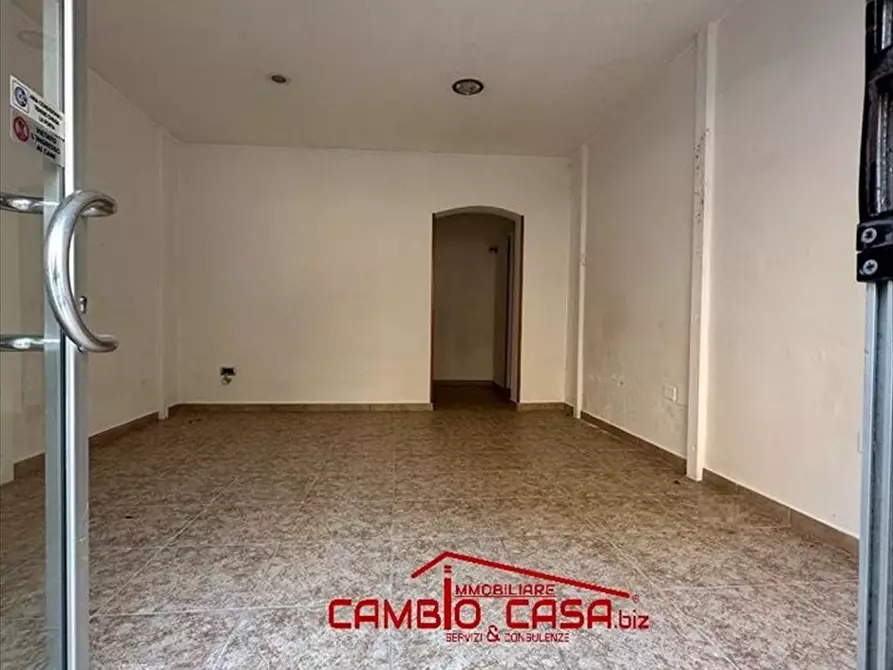 Immagine 5 di Locale commerciale in vendita  in via dante 104 a Taranto