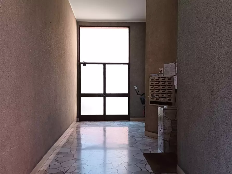 Immagine 27 di Negozio in vendita  a Milano