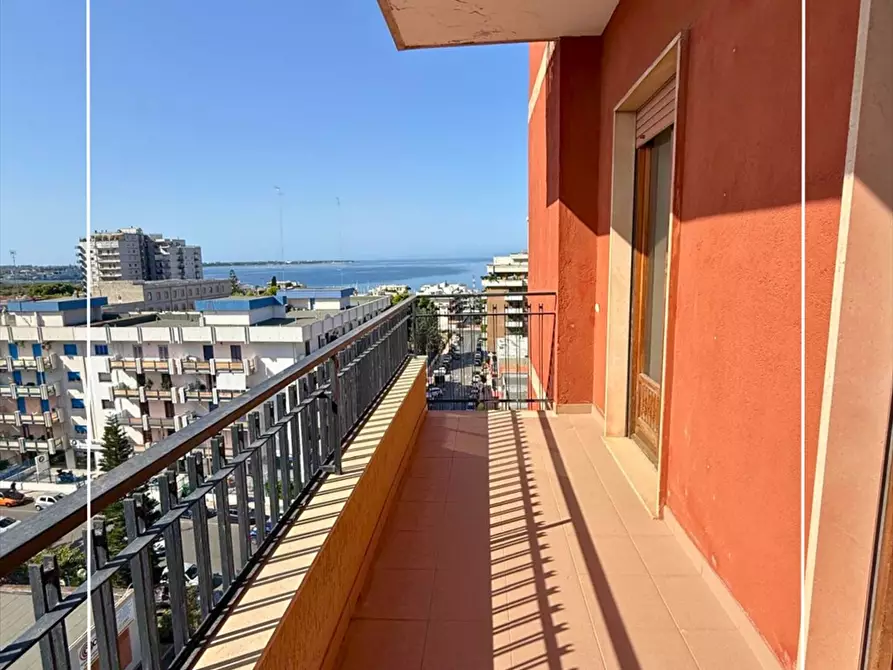 Immagine 6 di Appartamento in vendita  in via sabato 30 a Taranto