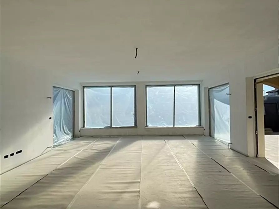 Immagine 2 di Villa in vendita  in Via del Miglioramento  a Anzio