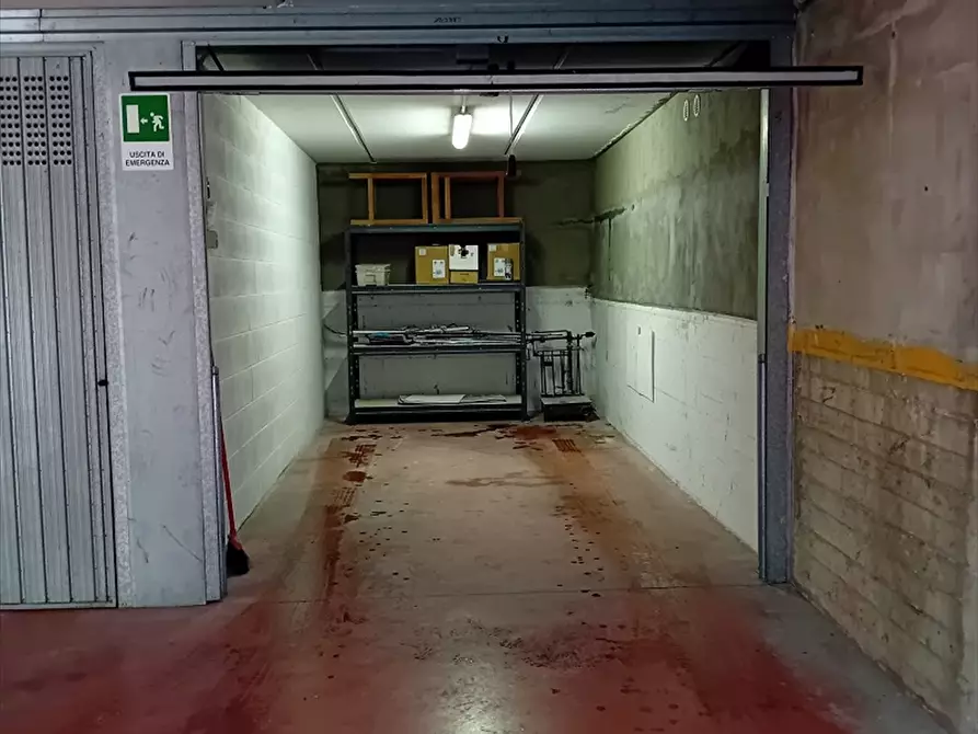 Immagine 3 di Box auto in vendita  in via Franco Faccio 20 a Milano