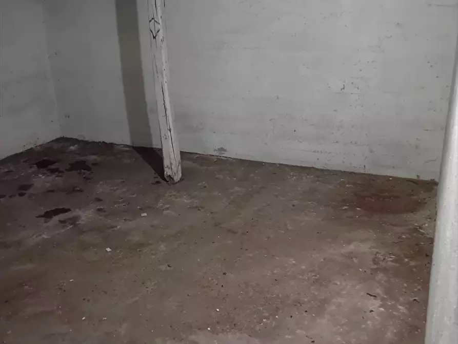 Immagine 10 di Negozio in vendita  a Milano