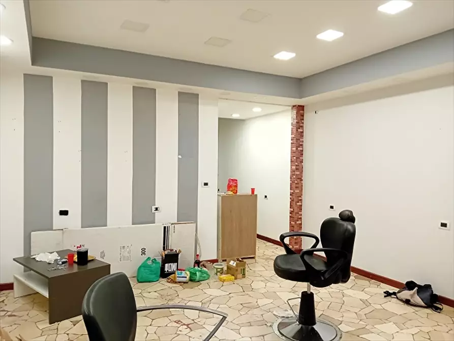 Immagine 5 di Negozio in vendita  in Via Gian Rinaldo Carli 39 a Milano