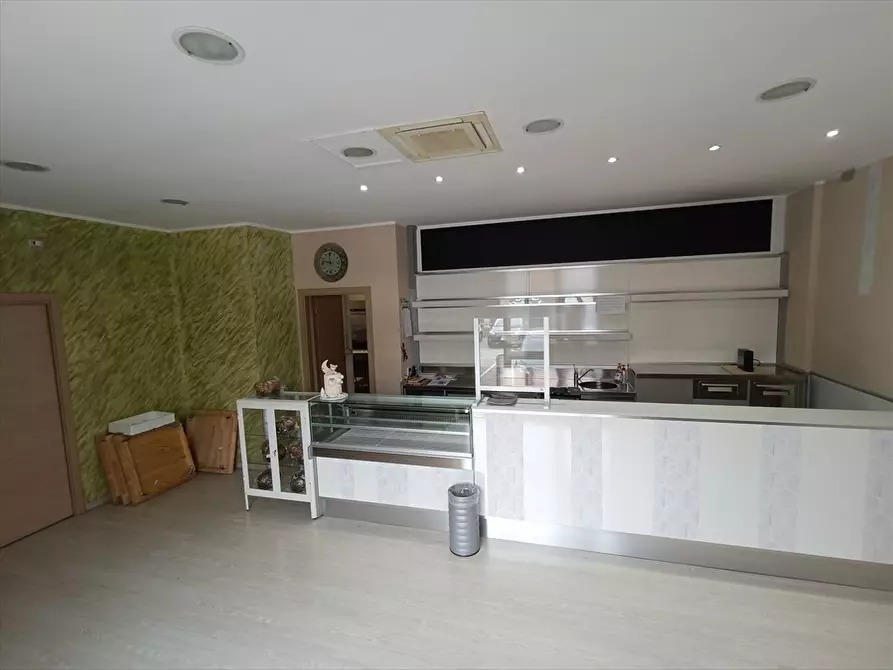 Immagine 5 di Locale commerciale in affitto  in Via Ortona a Chieti