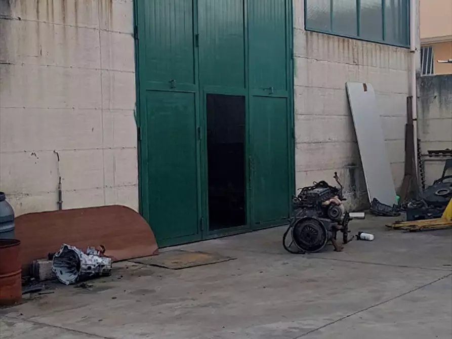 Immagine 26 di Capannone industriale in vendita  a Cerignola