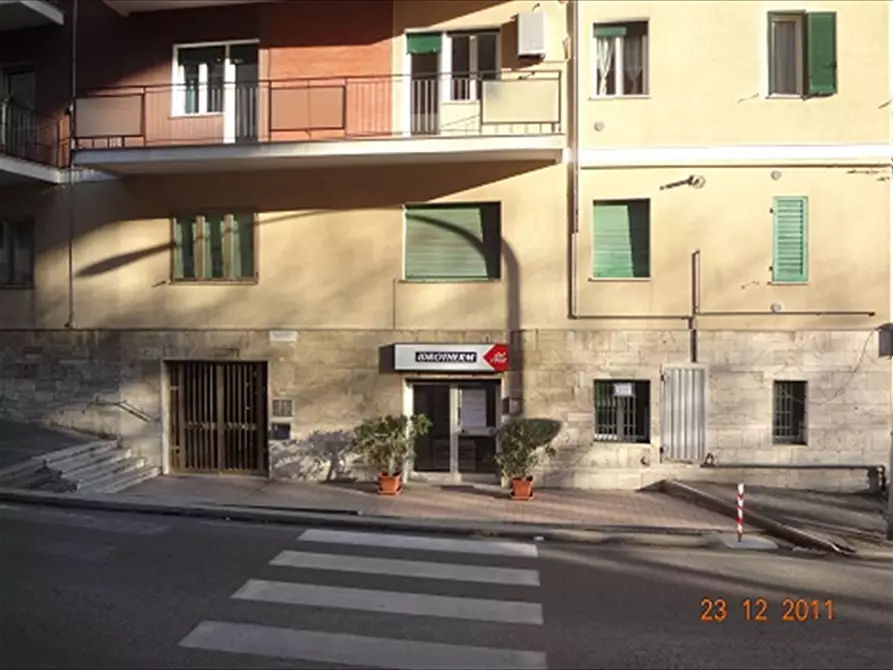 Immagine 1 di Locale commerciale in affitto  in Via Brigata Maiella a Chieti