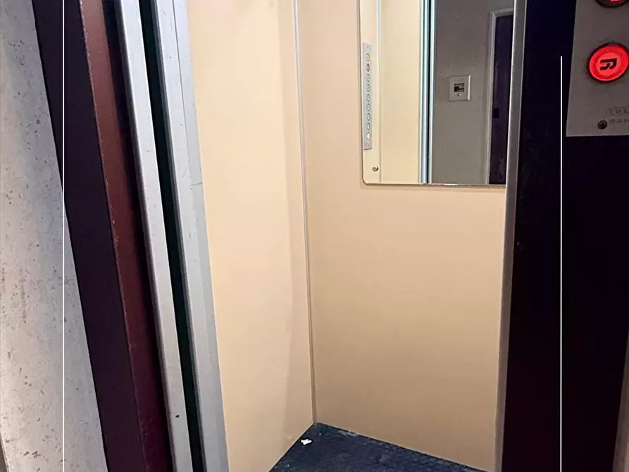 Immagine 9 di Appartamento in vendita  in via scoglio del tonno 51 a Taranto