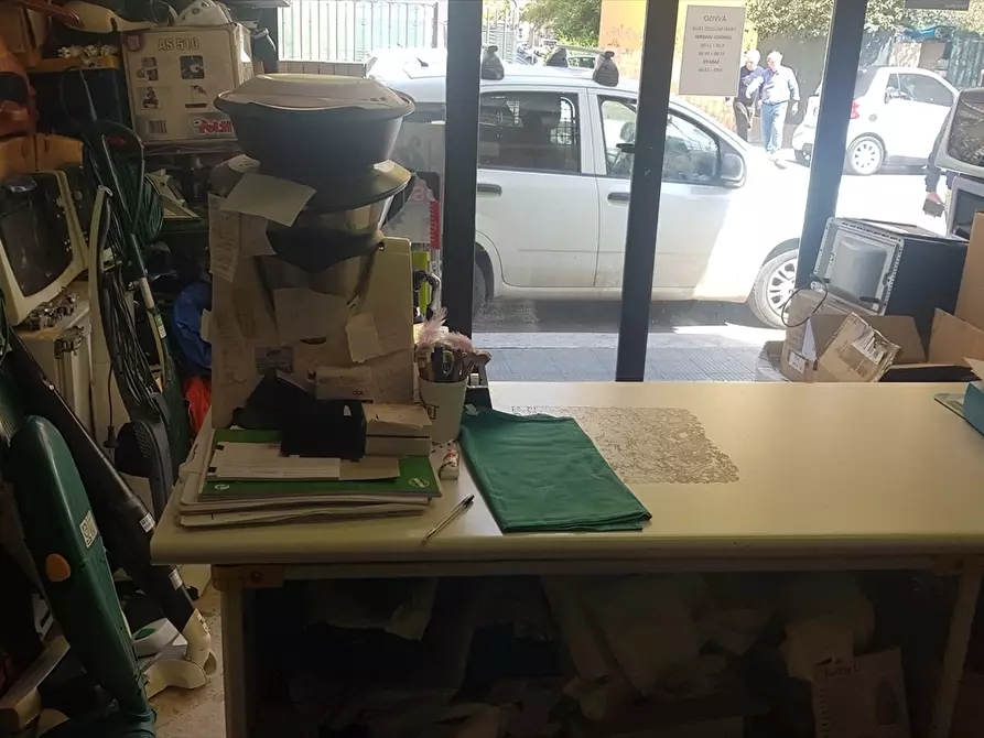 Immagine 6 di Locale commerciale in vendita  in Via Papa Benedetto XIII, 30 a Bari