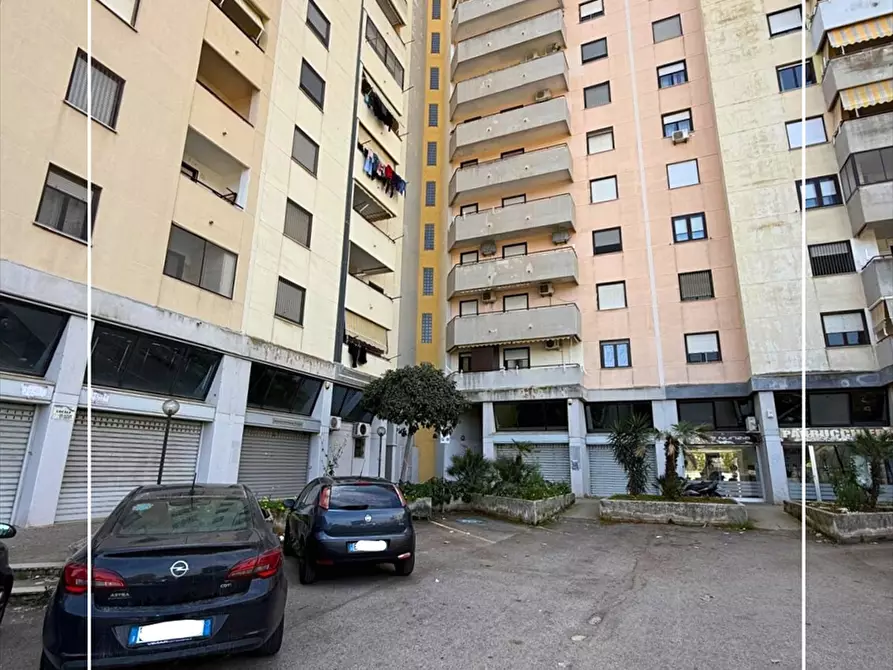 Immagine 1 di Appartamento in vendita  in piazza pertini 19 a Taranto