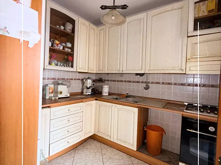 Immagine 9 di Appartamento in vendita  in piazza pertini 15 a Taranto