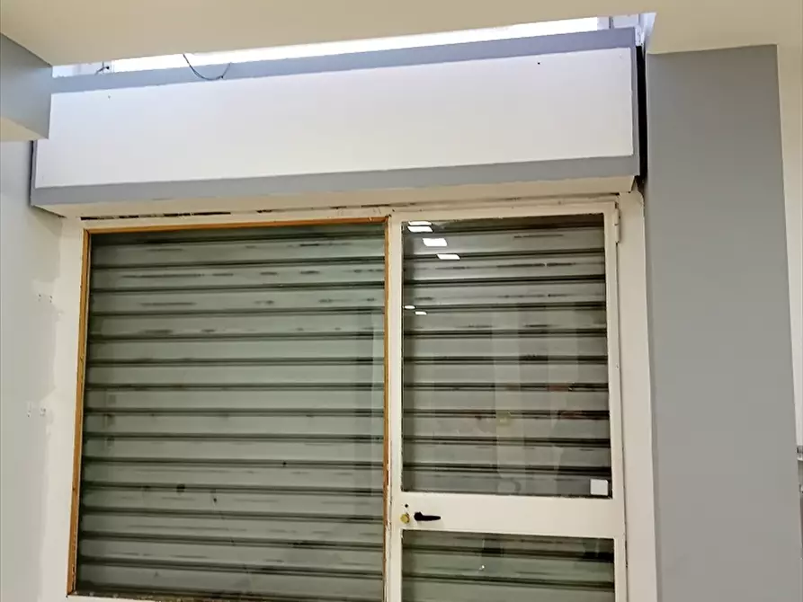 Immagine 8 di Negozio in vendita  a Milano