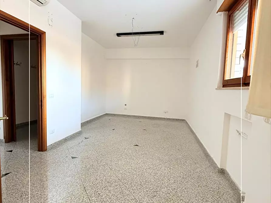 Immagine 15 di Ufficio in affitto  in viale virgilio 138 a Taranto
