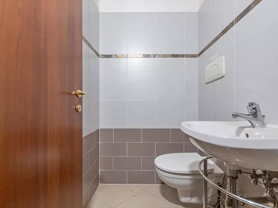 Immagine 5 di Appartamento in vendita  in VIA SULMONA 42 a Chieti