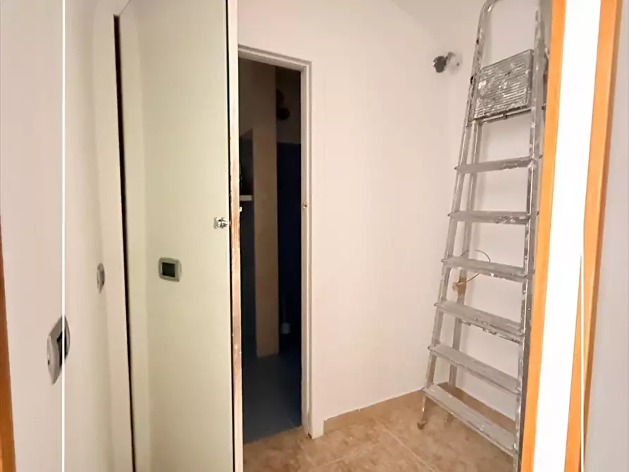 Immagine 6 di Locale commerciale in affitto  in via dante 104 a Taranto