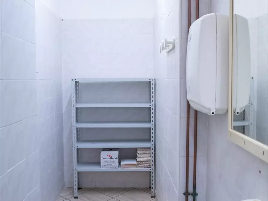 Immagine 18 di Locale commerciale in vendita  in via Mazzetti 3 a Chieti