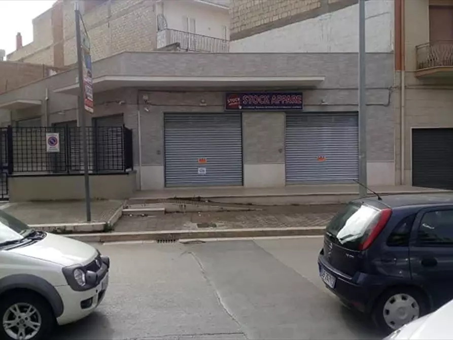 Immagine 2 di Locale commerciale in vendita  in VIALE  MARIA SS AUSILIATRICE  a Cerignola