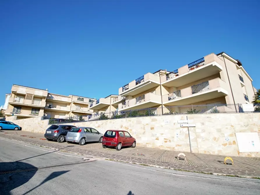 Immagine 1 di Appartamento in vendita  in Via Stati Uniti D'America a Pineto