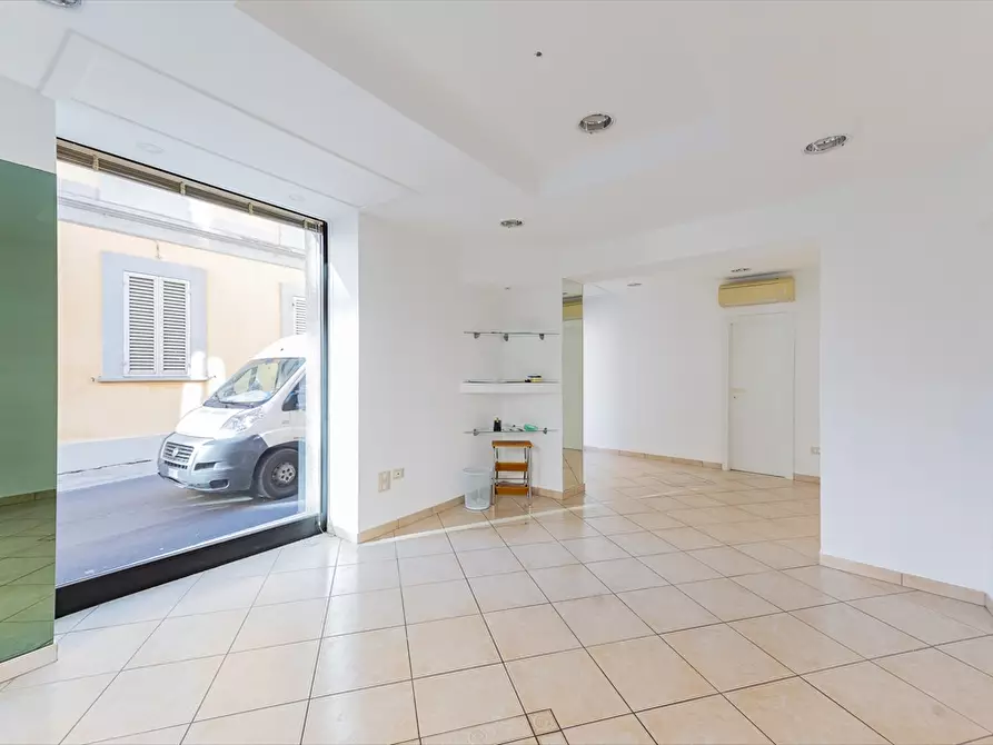 Immagine 8 di Locale commerciale in affitto  in Via Arniense a Chieti