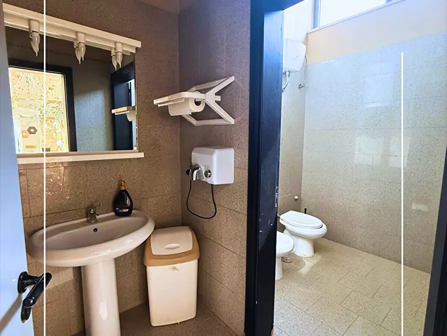 Immagine 25 di Locale commerciale in vendita  in contrada baronia a San Giorgio Ionico