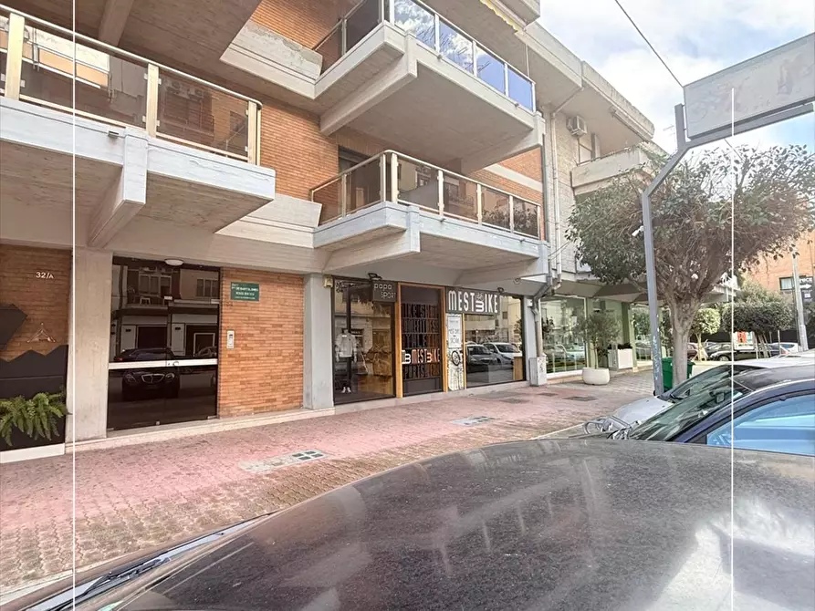 Immagine 2 di Locale commerciale in affitto  in VIALE TRENTINO 34 a Taranto