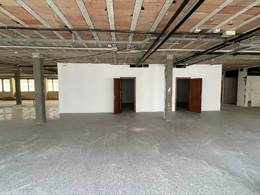 Immagine 4 di Ufficio in affitto  a Bari