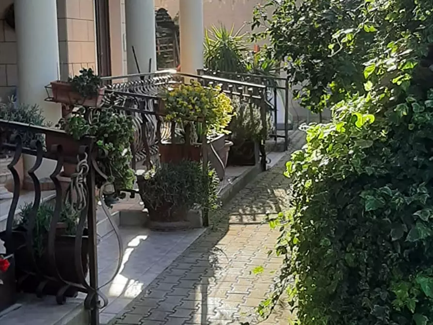 Immagine 4 di Capannone industriale in vendita  a Cerignola