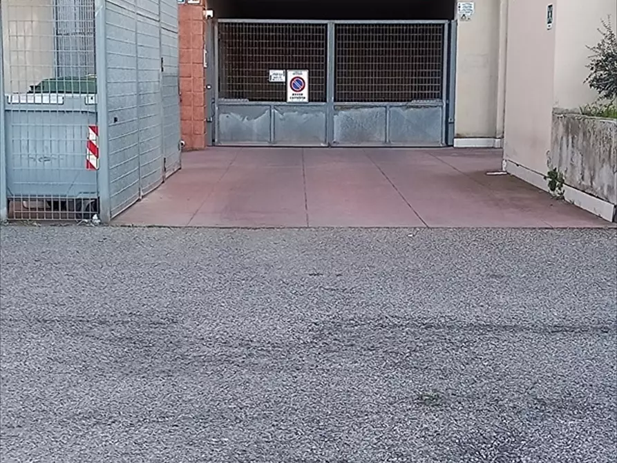 Immagine 2 di Garage in vendita  in Via Gennargentu n. SNC a Sassari