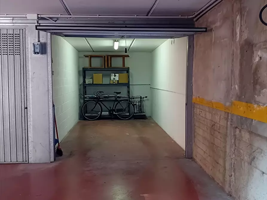 Immagine 5 di Box auto in vendita  in via Franco Faccio 20 a Milano