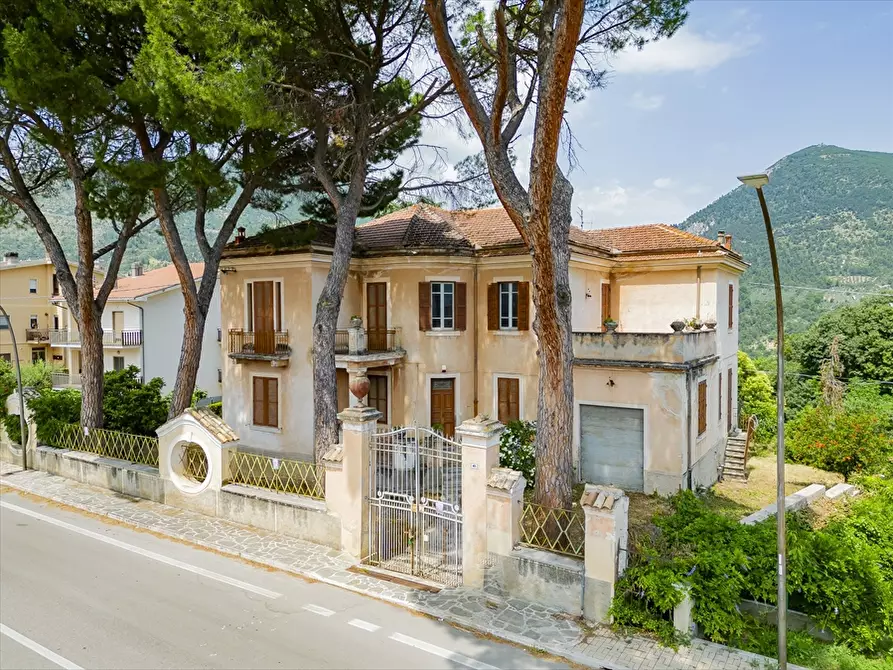 Immagine 7 di Villa in vendita  in Via Corfinio a Raiano